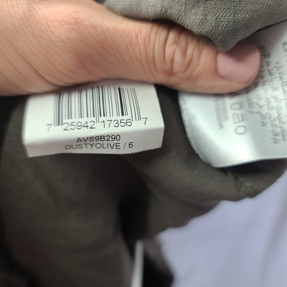 Bcbg maxazria romper. Size 6. On button is a little loose- otherwise EUC - Picture 6 of 8